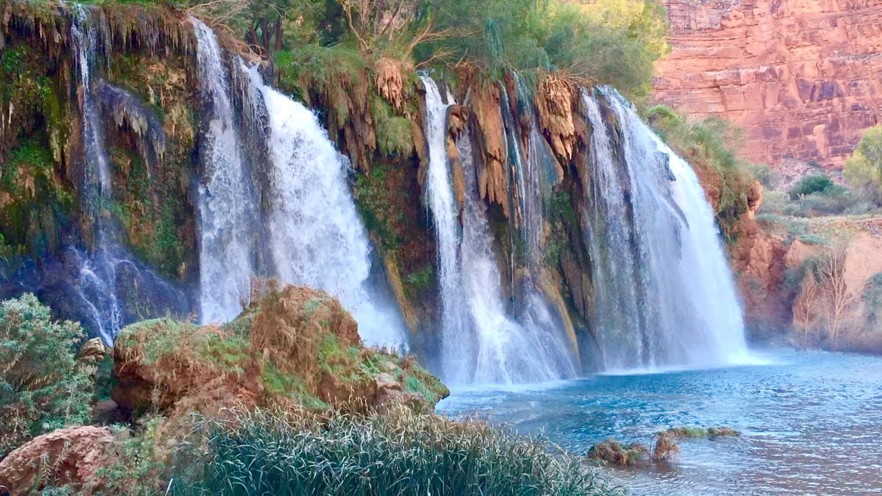 Kecantikan Menawan dari Little Navoja Falls